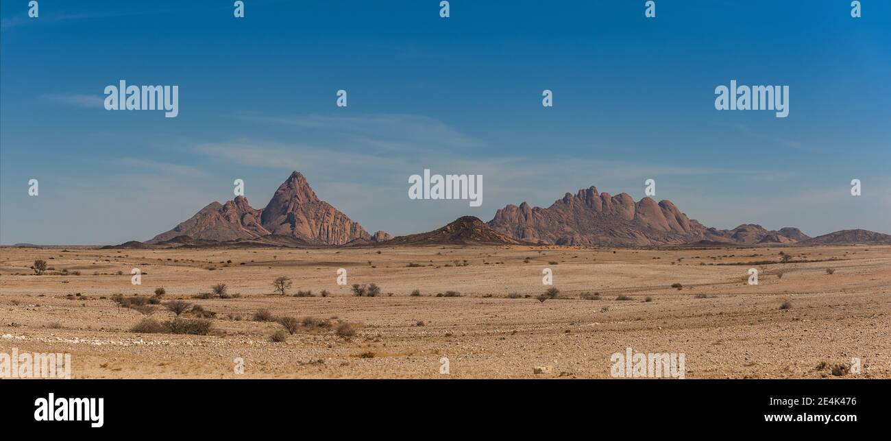 Panoramafoto der Spitzkoppe im Erongo-Gebirge, Namibia Stockfoto