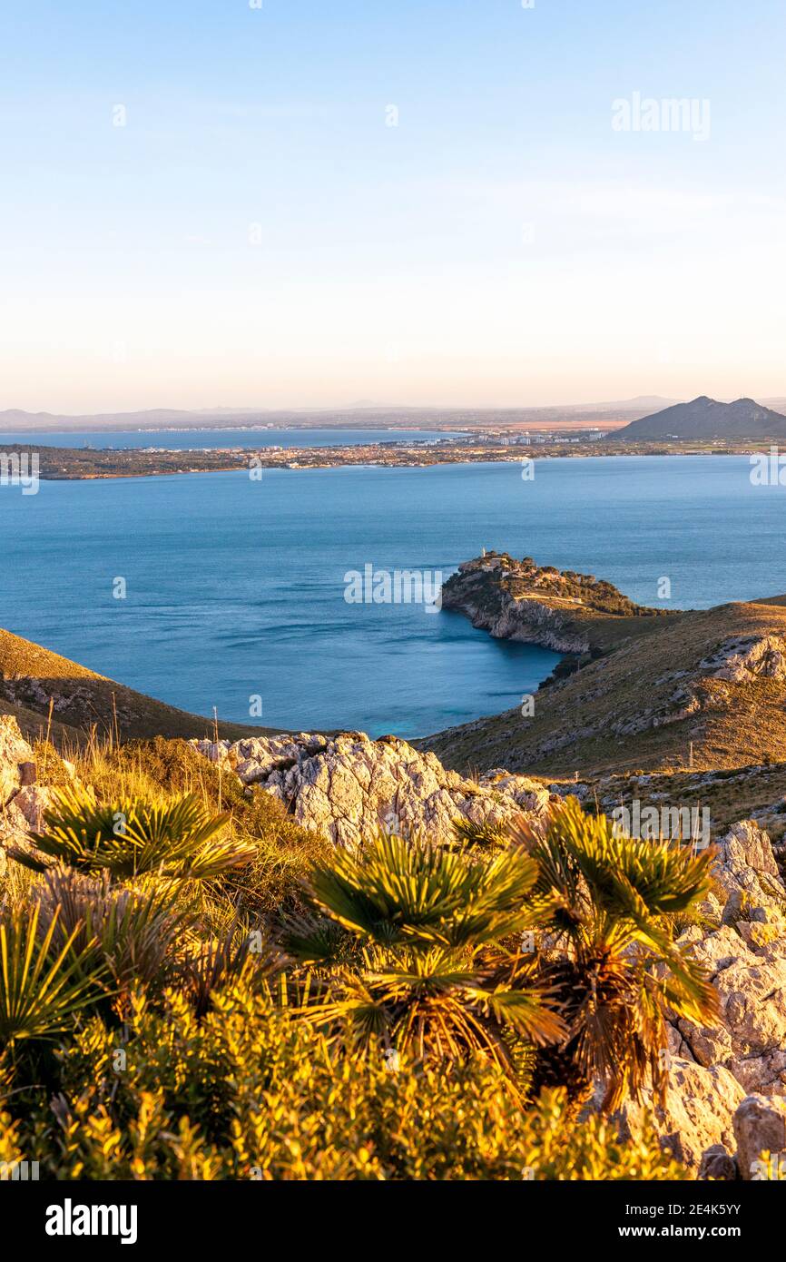 Alcudia Bay in der Abenddämmerung Stockfoto