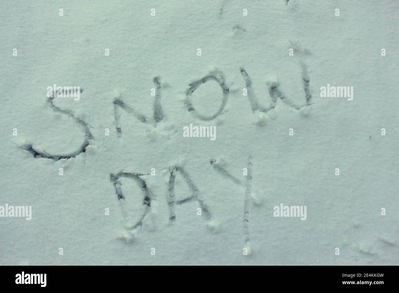 Ein Foto von den Worten 'Snow day' in Fresh geschrieben Schnee Stockfoto