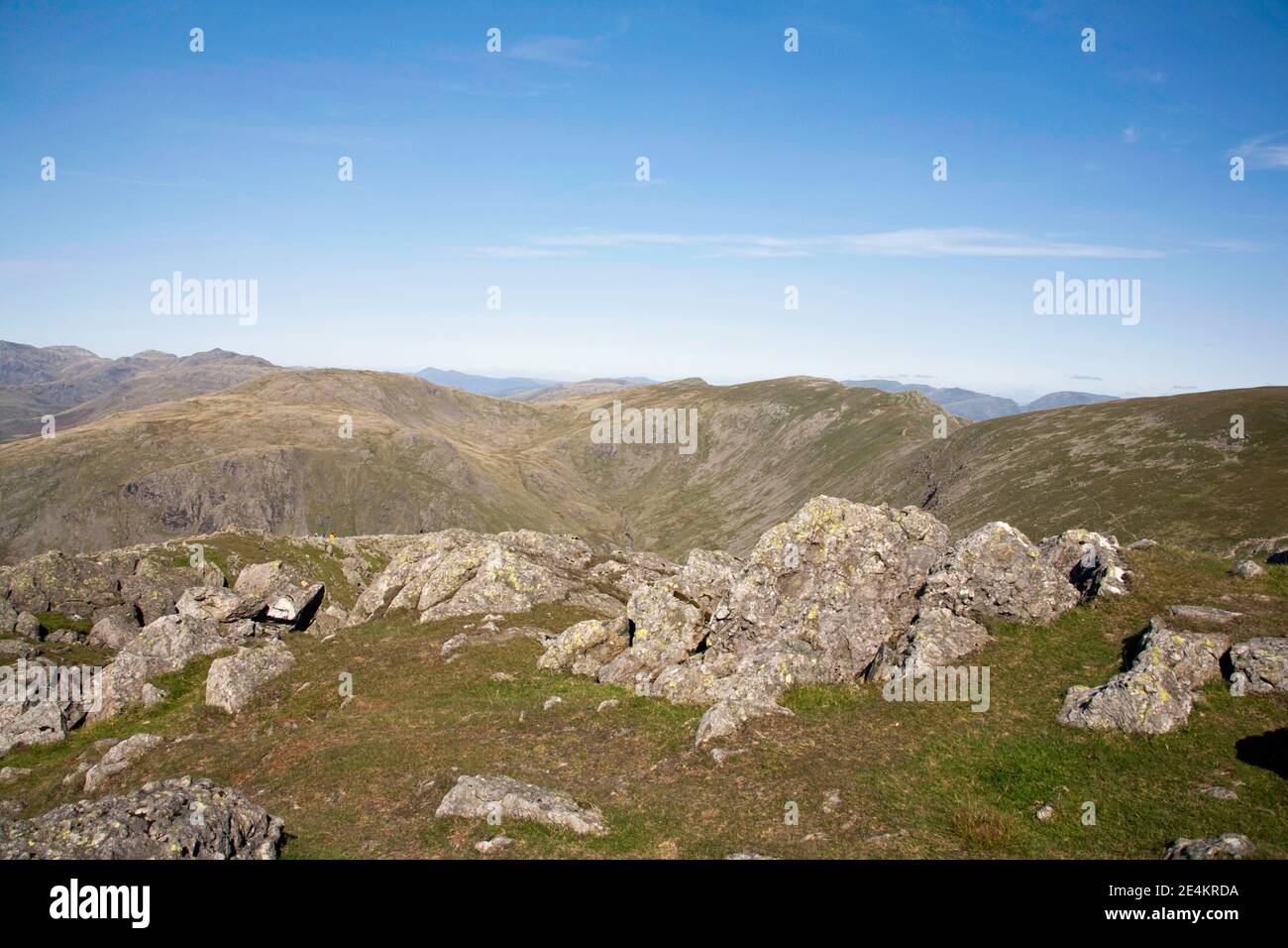 Der Grat, der vom alten Mann von Coniston in Richtung führt Swirl wie von Dow Crag aus gesehen Lake District Coniston Cumbria England Stockfoto