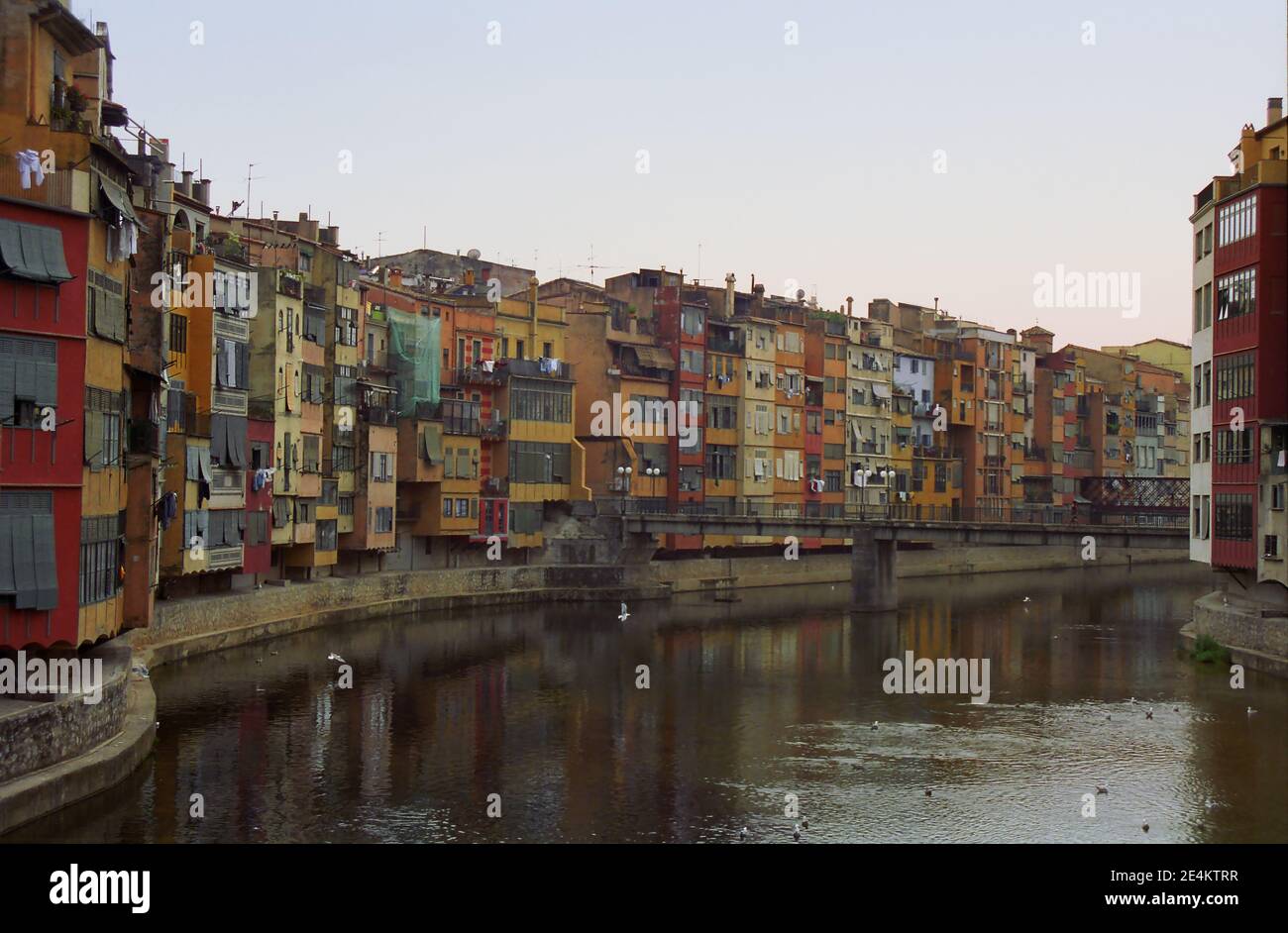 Onyar Fluss und die Fälle de l'Onyar, Girona, Katalonien, Spanien Stockfoto