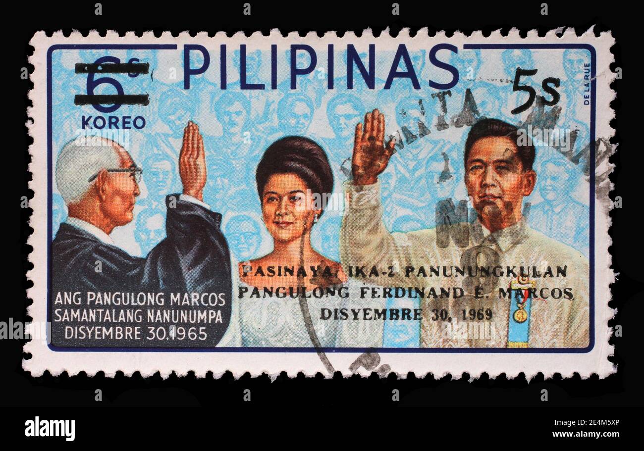 Die auf den Philippinen gedruckte Briefmarke zeigt Ferdinand Marcos Einweihung, Amtseinführung des Präsidenten Marcos, um 1969 Stockfoto