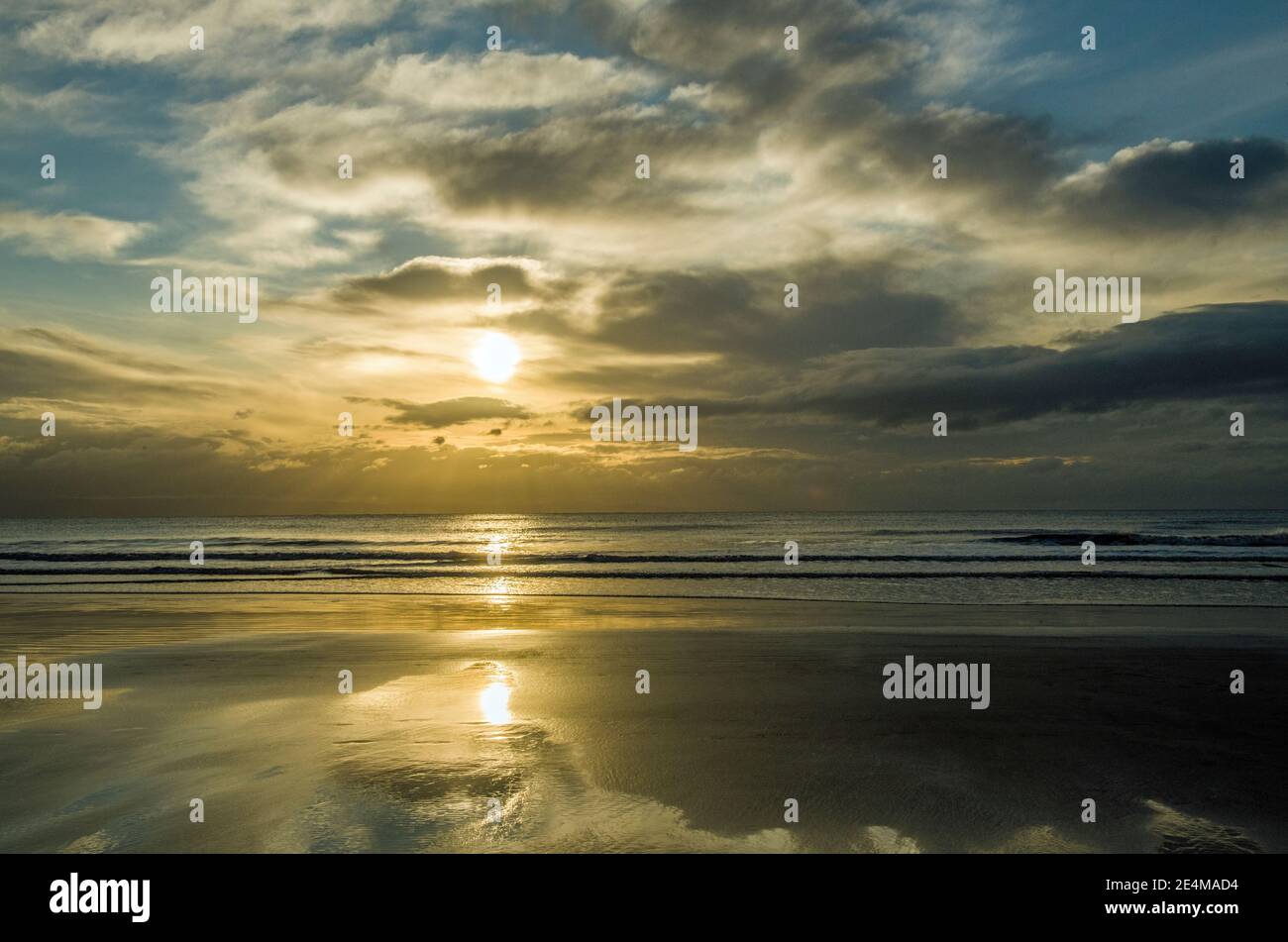 Dunraven Bay Seashore und Sonnenuntergang auf dem Glamorgan Heritage Küste im Tal von Glamorgan South Wales Stockfoto