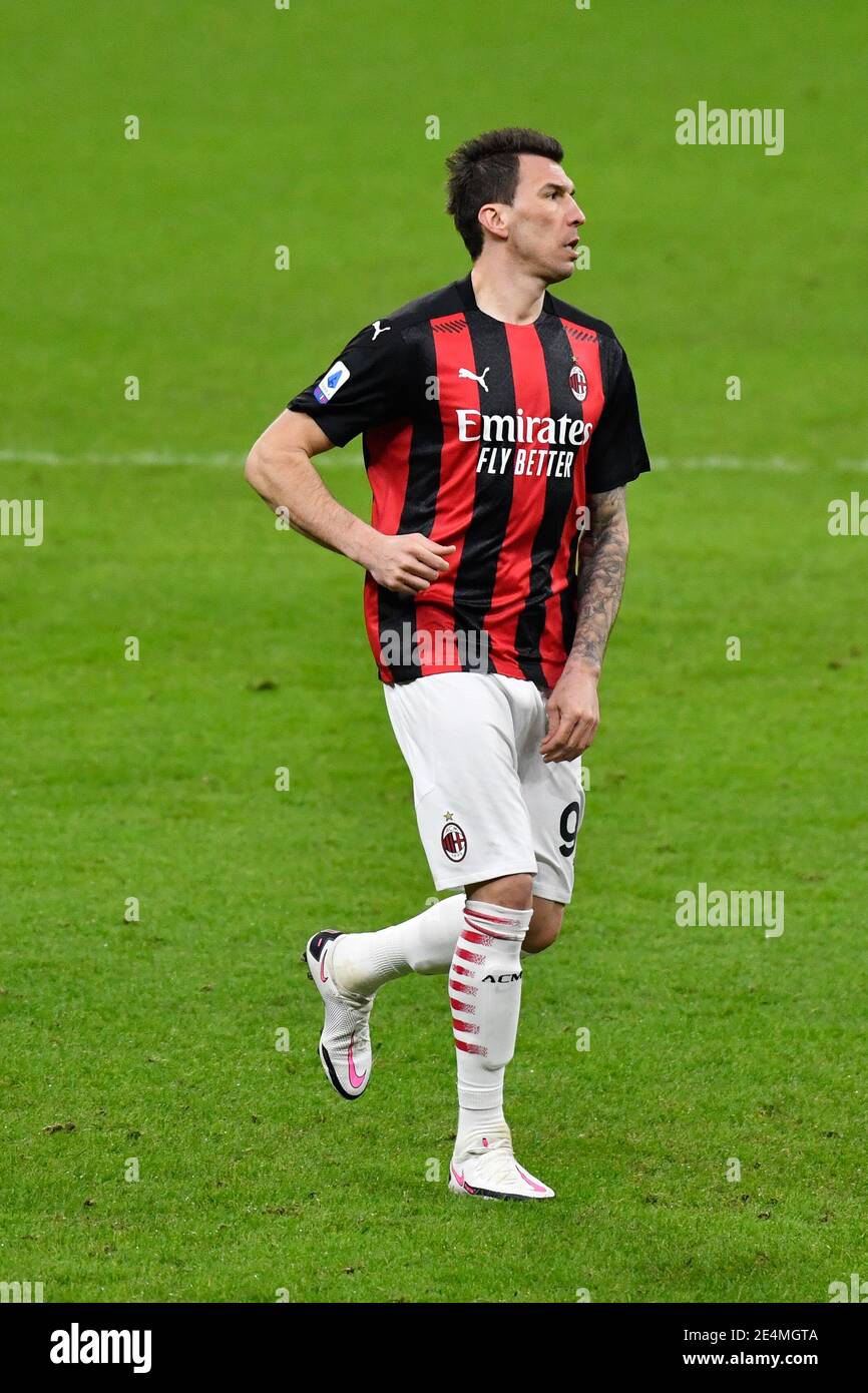 Mailand, Italien. Januar 2021. Mario Mandzukic (9) von AC Mailand gesehen in der Serie EIN Spiel zwischen AC Mailand und Atalanta in San Siro in Mailand. (Foto Kredit: Gonzales Foto/Alamy Live News Stockfoto