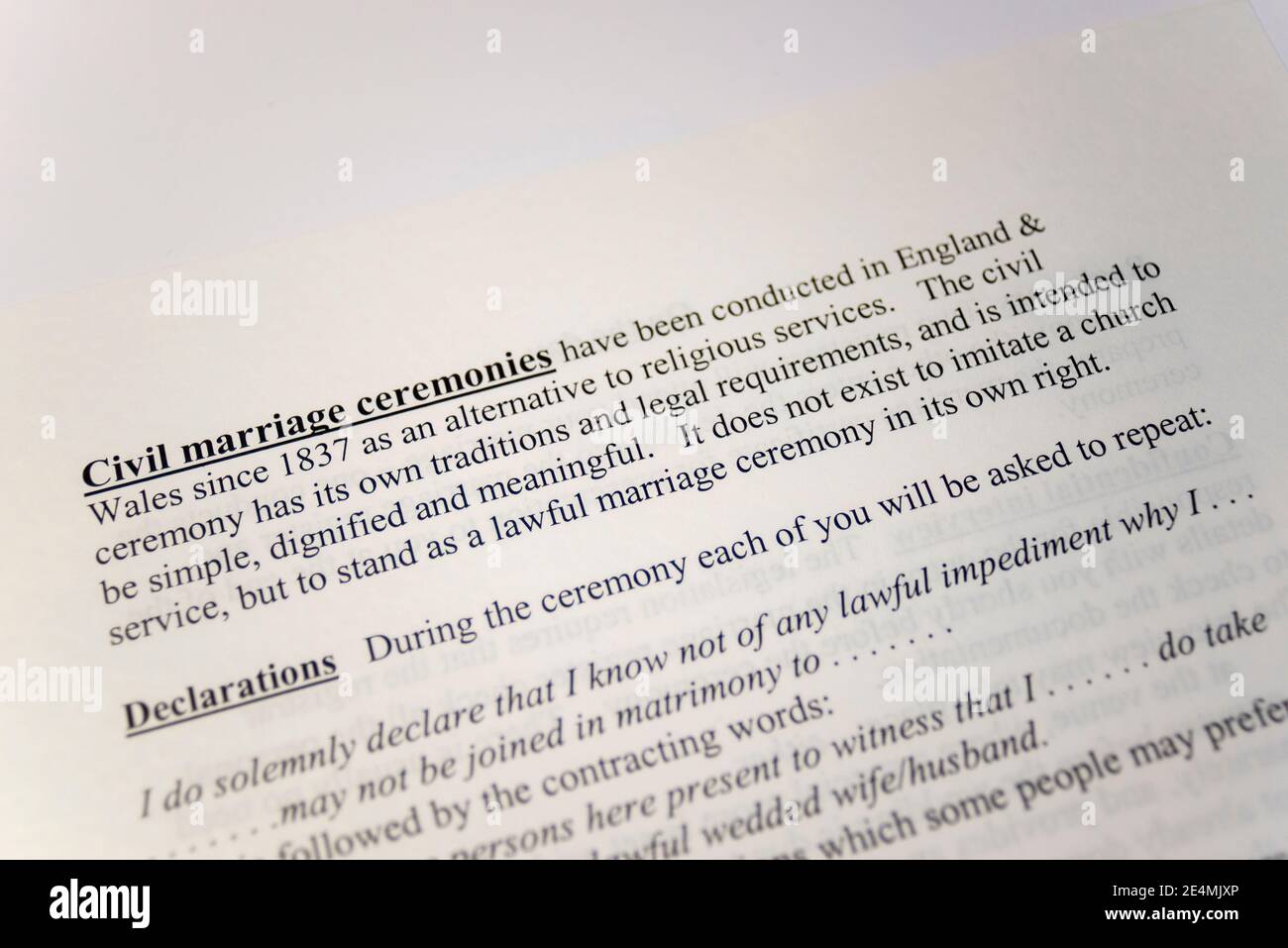 Geschichte der standesamtlichen Trauung in England und Wales. Anleitung für Braut und Bräutigam Planung für eine standesamtliche Zeremonie. Nicht religiöse Hochzeit Stockfoto