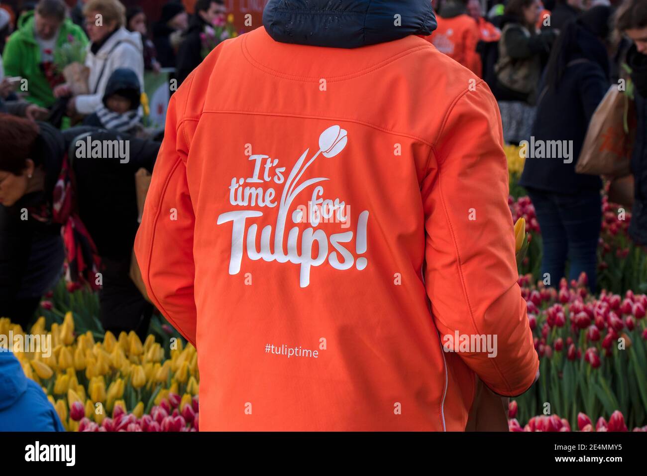 Rückseite Werbung Jacke Auf Tulpen Tag In Amsterdam Die Niederlande 18-1-2020 Stockfoto