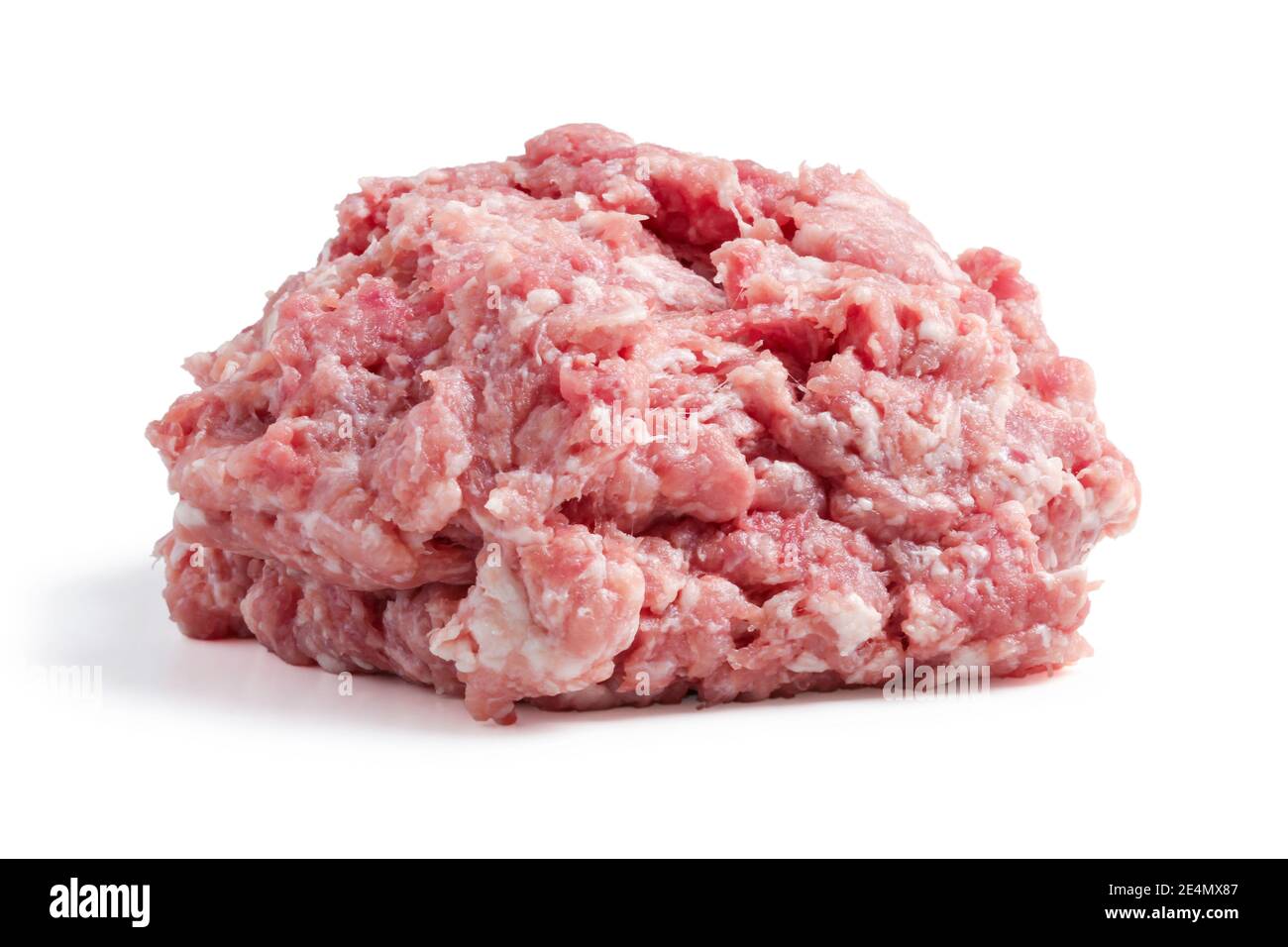 Großer Klumpen Hackfleisch isoliert auf weißem Hintergrund Stockfoto