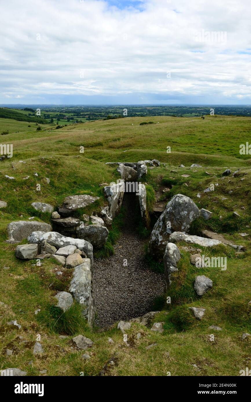 Loughcrew Passage Grab, Passage Gräber, Begräbnisstätte, Begräbnisstätten, Ritual, Rituale, Cairn T Passage Grab, Loughcrew Megalithische Stätte, Slieve na Calliagh, Cou Stockfoto