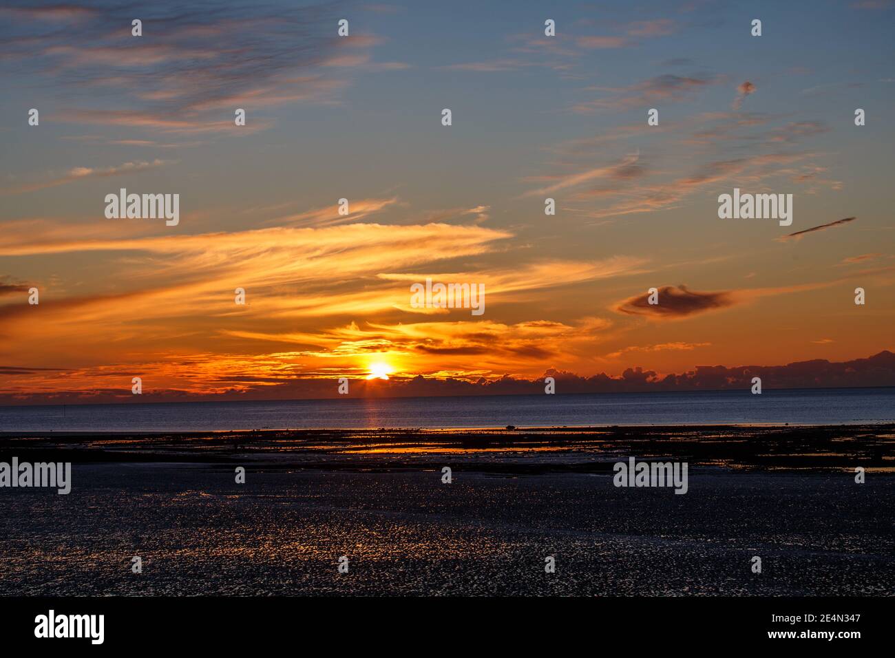 Morecambe Bay, Großbritannien. Januar 2021. Sunset Morecambe Bay Kredit: PN Nachrichten/Alamy Live Nachrichten Stockfoto