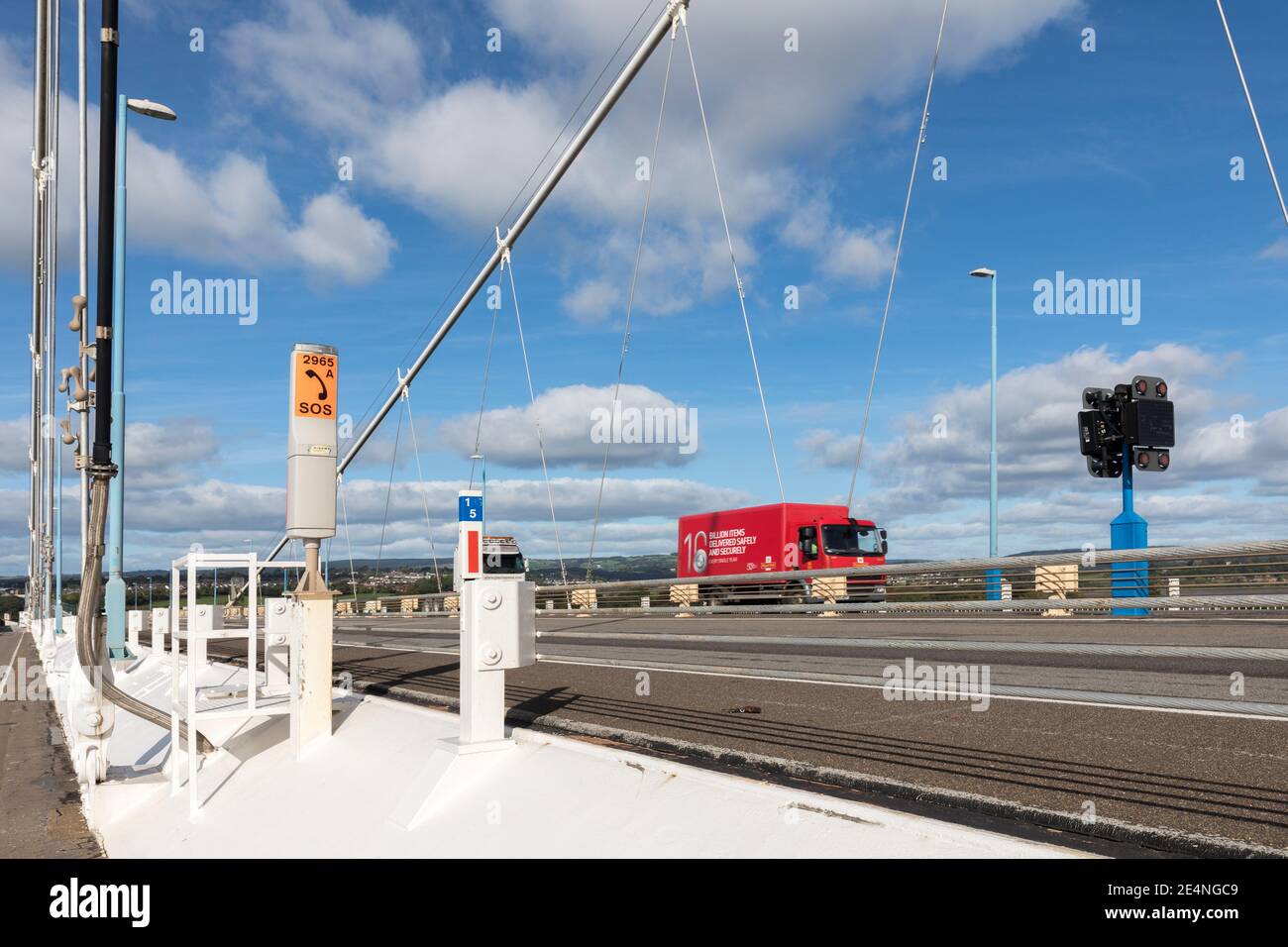 SOS-Telefon auf der Severn Crossing alte Brücke in der Nähe von Chepstow, South Wales, Großbritannien Stockfoto