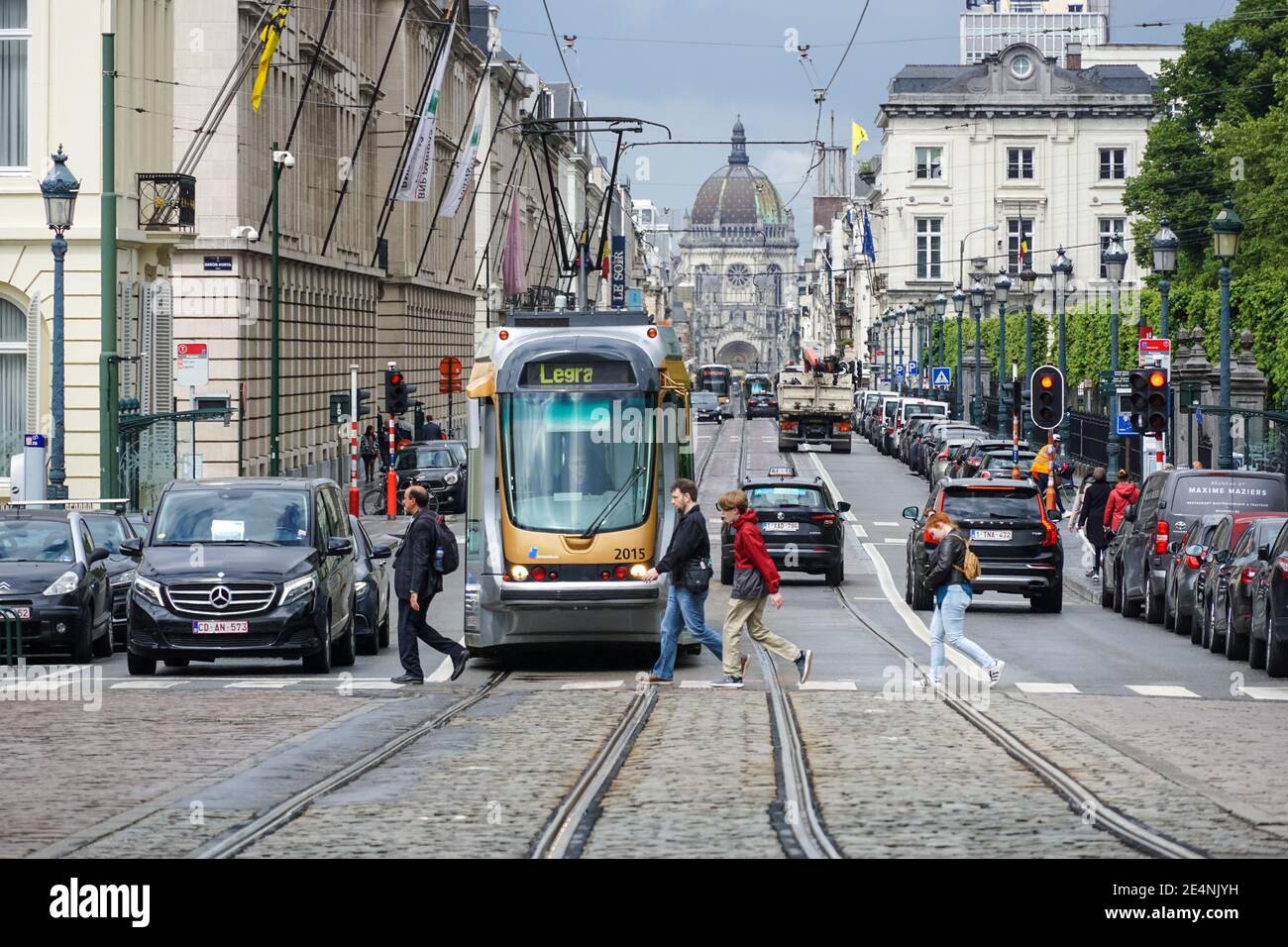 Verkehr auf der Rue Royale in Brüssel, Belgien Stockfoto
