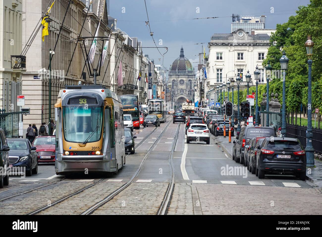Verkehr auf der Rue Royale in Brüssel, Belgien Stockfoto