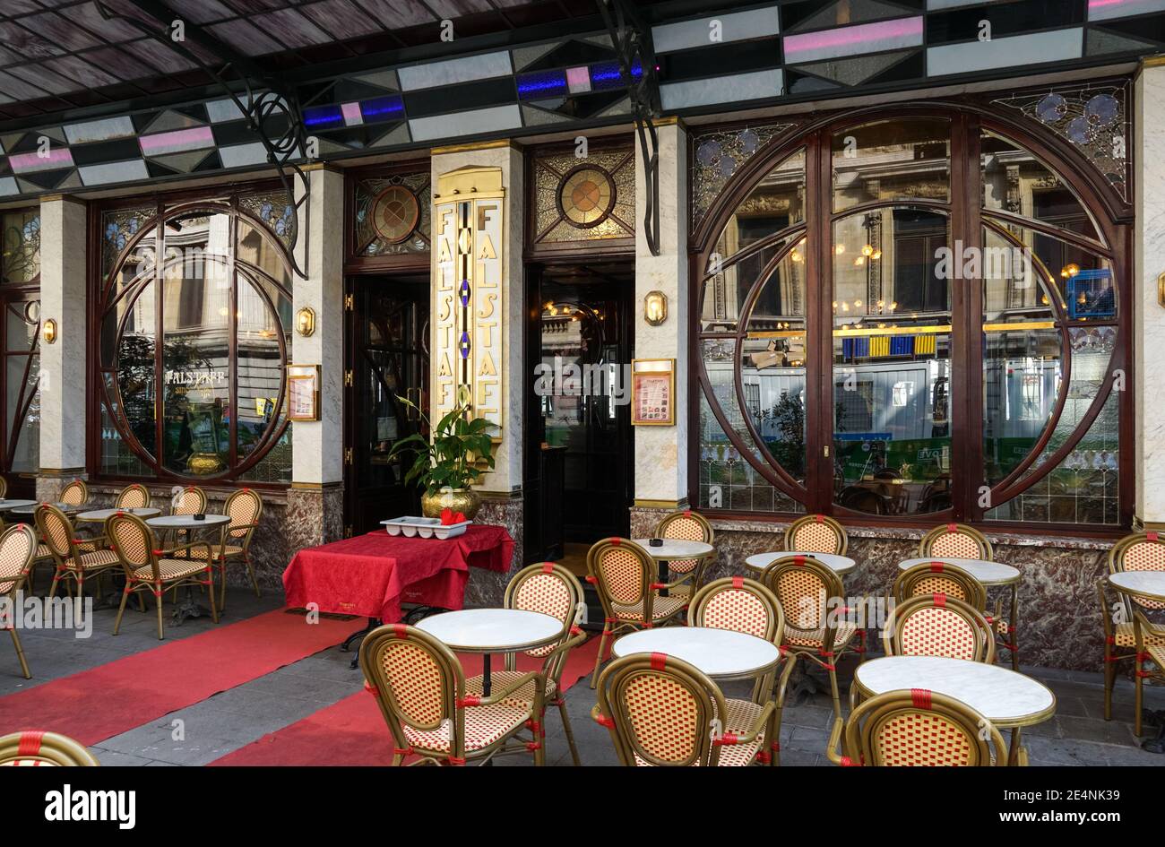 Fassade im Jugendstil des Restaurants Le Falstaff in Brüssel, Belgien Stockfoto