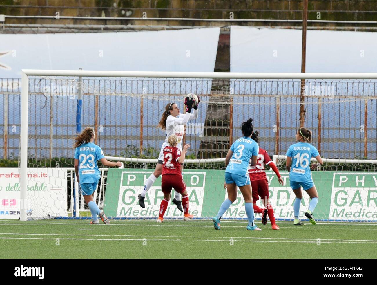 Italien. Januar 2021. Catalina Pérez Napoli Torhüterin in Aktion, während im Spiel der Serie A weiblich, die italienische Frau Liga Fußball in "Caduti di Bremen" Stadion von Neapel, auf dem Feld Napoli vs Bari, Napoli gewann das Spiel 1:0. (Foto: Pasquale Gargano/Pacific Press/Sipa USA) Quelle: SIPA USA/Alamy Live News Stockfoto