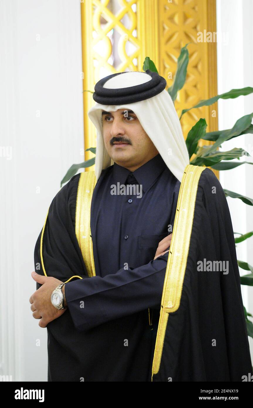 Katars Kronprinz Scheich Tamim bin Hamad Al Thani wird im Emiri Palast gesehen, als der Emir Scheich Hamad bin Khalifa Al Thani in Katar am 14. Januar 2008 Präsident Nicolas Sarkozy im Emiri Palast in Doha, Katar, empfängt. Am zweiten Tag seines Besuchs in der arabischen Golfregion. Frankreich unterzeichnete mit Katar Atom- und Stromabkommen. Foto von Ammar Abd Rabbo/ABACAPRESS.COM Stockfoto