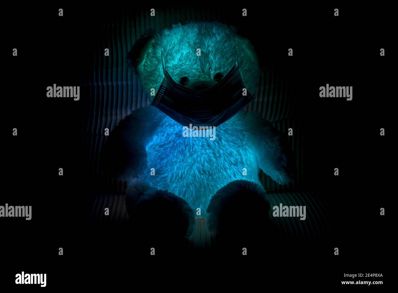 chirurgische maske lustig stockfotos und bilder kaufen alamy