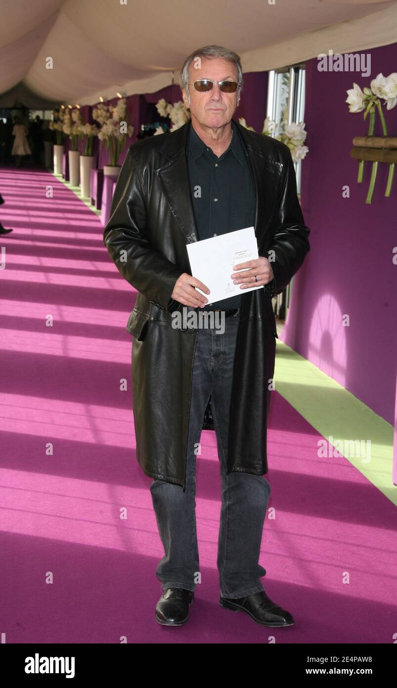 Schauspieler Yves Renier nimmt am 27. Januar 2008 am Prix d'Amerique Traberrennen auf der Pferderennbahn Vincennes östlich von Paris Teil. Foto von Denis Guignebourg/ABACAPRESS.COM Stockfoto