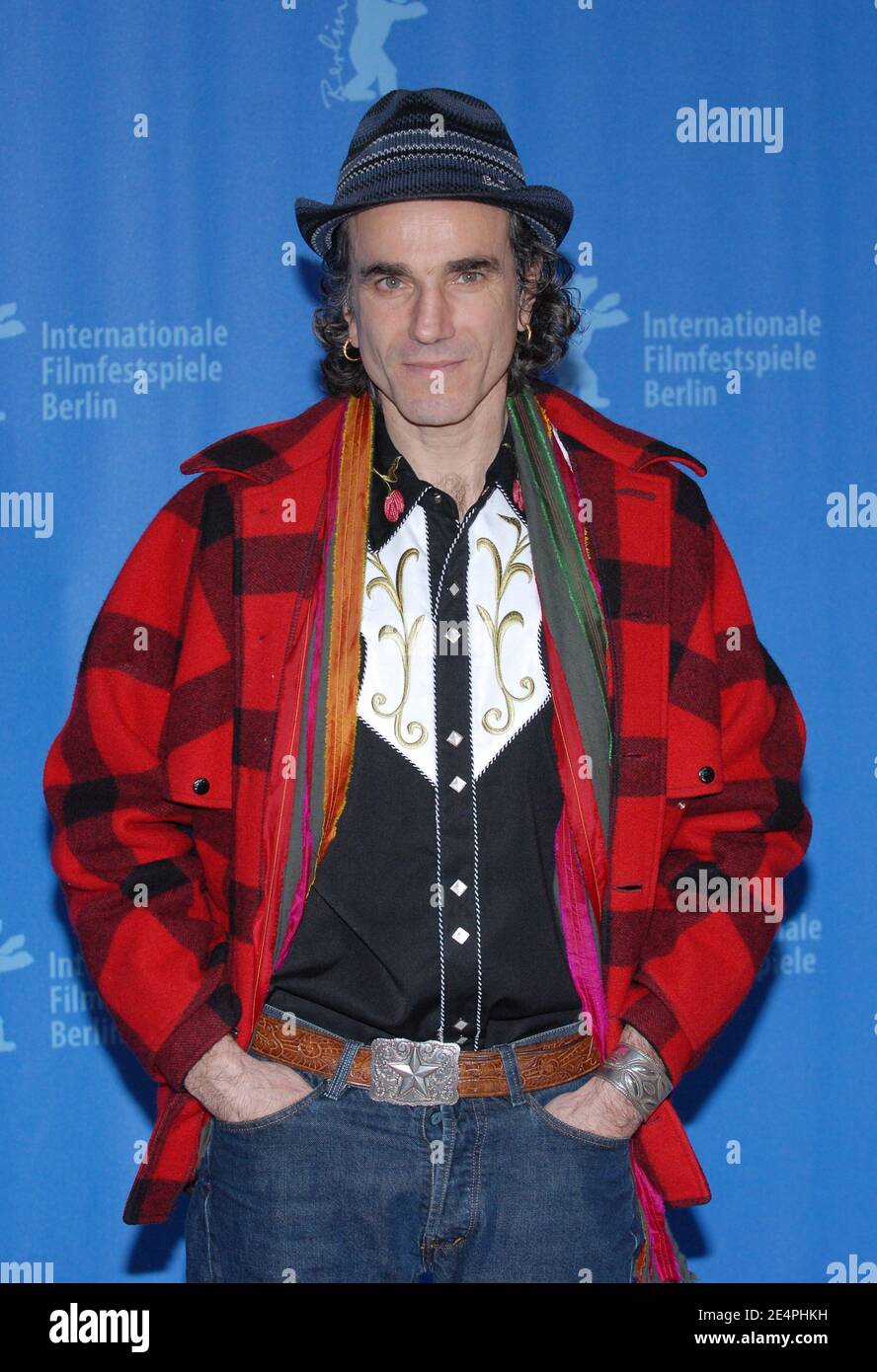 Schauspieler Daniel Day-Lewis posiert für Bilder während der Fotoaufnahme seines Films "There will be Blood" bei den 58. Filmfestspielen Berlin am 8. Februar 2008 in Berlin. Foto von Nicolas Khayat/ABACAPRESS.COM Stockfoto