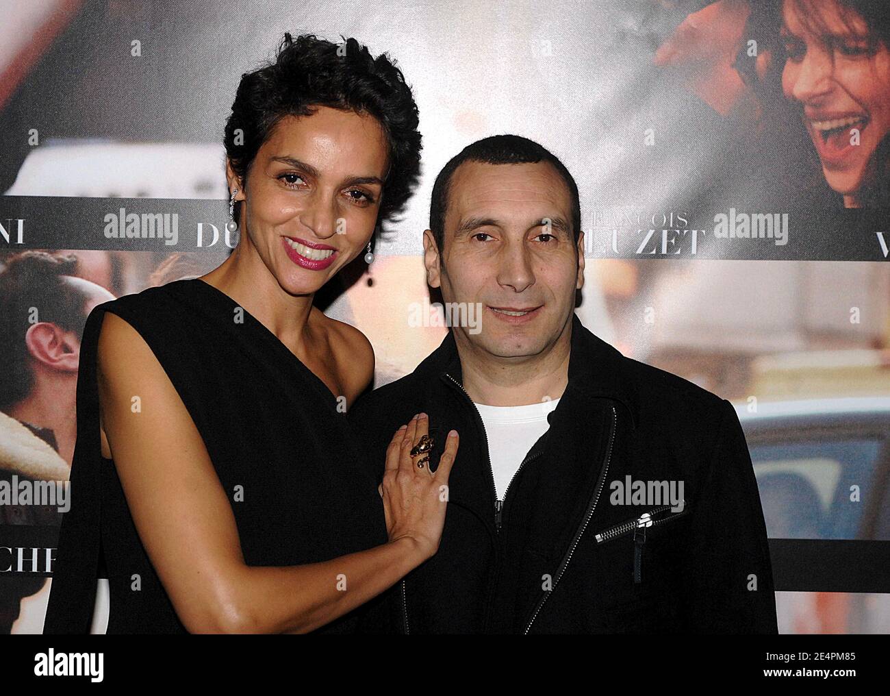 Zinedine Soualem und Farida Khelfa nehmen an der Premiere von "Paris" Teil, die am 11. Februar 2008 im UGC Normandy in Paris, Frankreich, stattfand. Foto von Giancarlo Gorassini/ABACAPRESS.COM Stockfoto