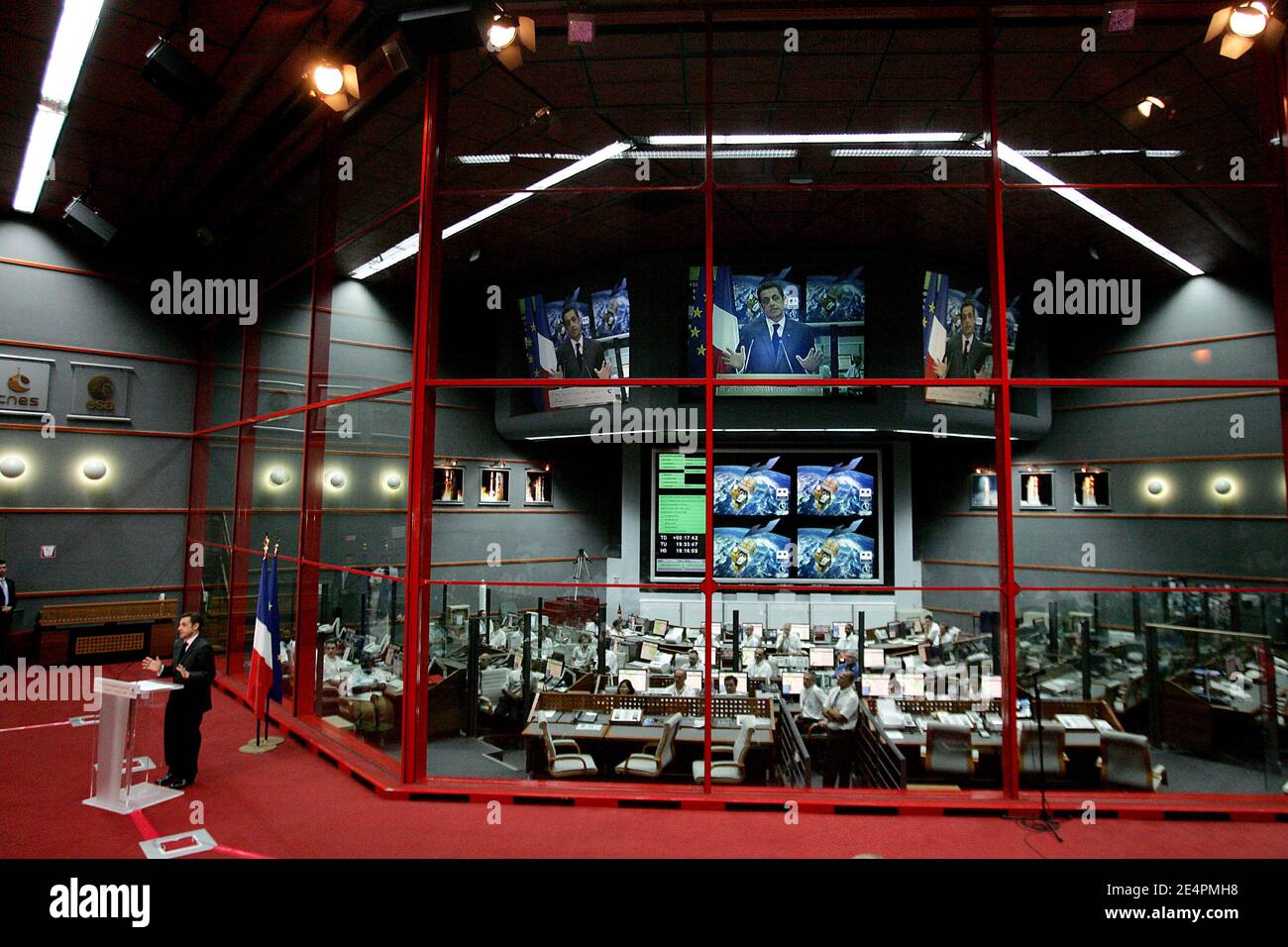 Besuch des Weltraumzentrums Kourou während des Besuchs des französischen Präsidenten in Guayana, Kourou in Frankreich, am 11. Februar 2008. Foto von Pierre Hounsfield/Pool/ABACAPRESS.COM. Stockfoto