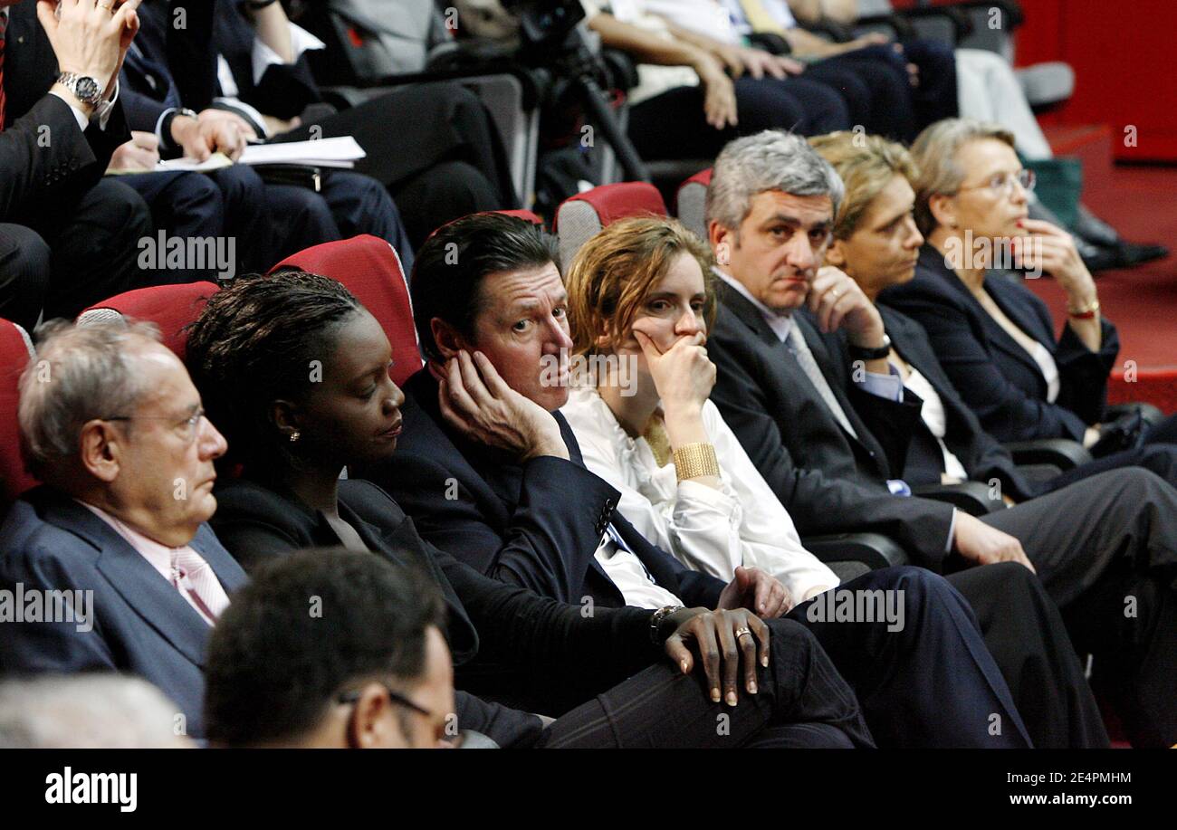 Mitglieder der französischen Regierung Rama Yade, Christian Estrosi, Nathalie Kosciusko-Morizet, Herve Morin, Valerie Pecresse, Michele Alliot-Marie während der Pressekonferenz von Nicolas Sarkozy besuchen das Weltraumzentrum Kourou während des Besuchs des französischen Präsidenten in Guayana, Kourou in Frankreich, am 11. Februar 2008. Foto von Pierre Hounsfield/Pool/ABACAPRESS.COM. Stockfoto