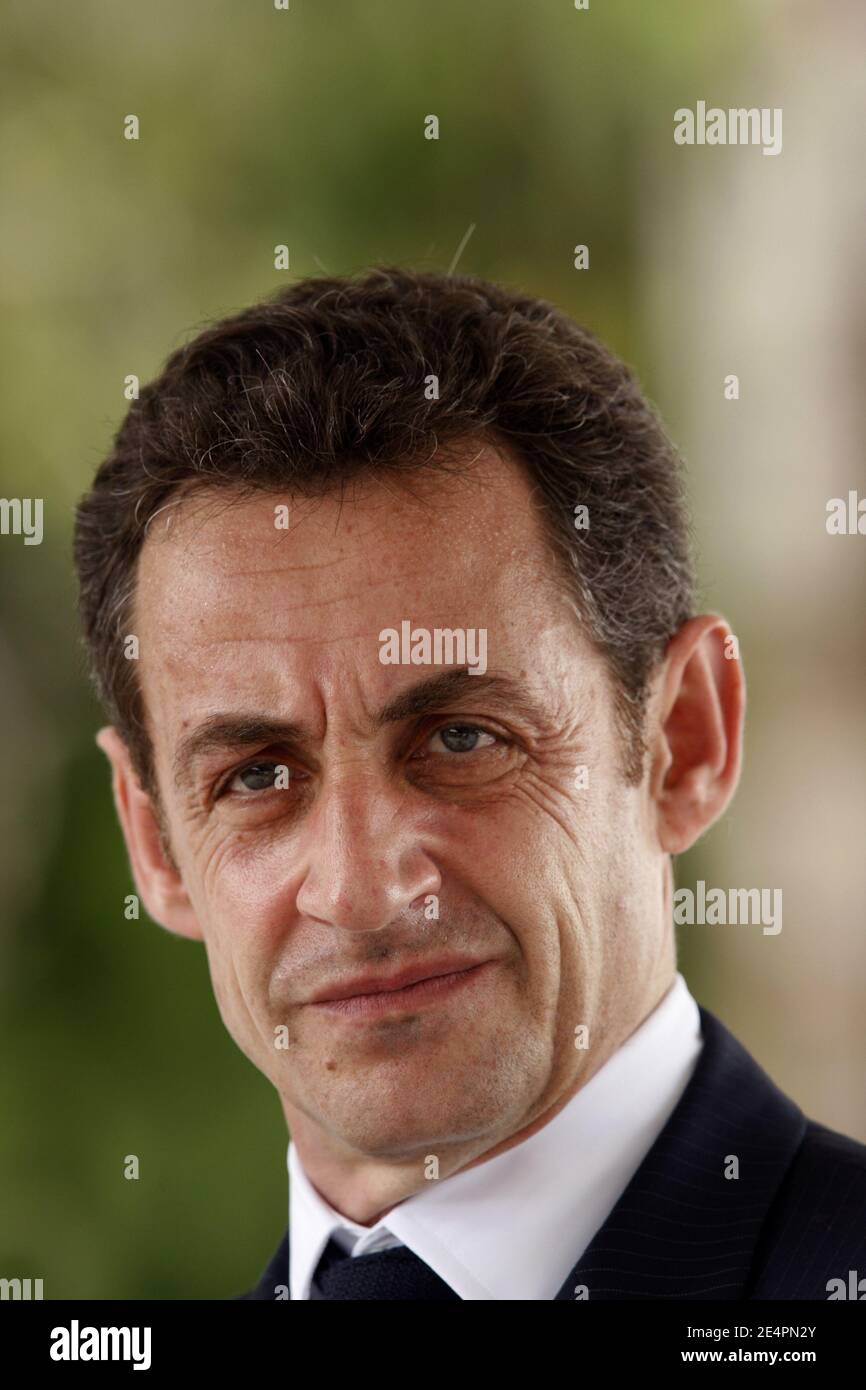 Der französische Präsident Nicolas Sarkozy bei seinem Treffen mit seinem brasilianischen Amtskollegen Luiz Inacio Lula da Silva in Saint-Georges de l'Oyapock in Französisch-Guayana, einer Stadt am Fluss, der Französisch-Guayana von Nordbrasilien trennt, am 12. Februar 2008. Foto von Thierry Orban/ABACAPRESS.COM Stockfoto