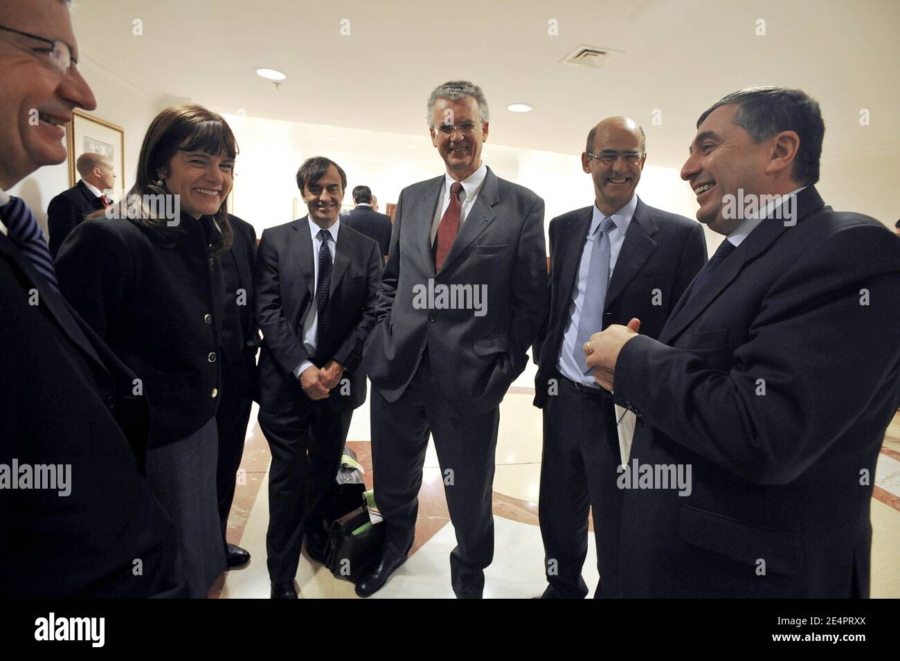 Anne Lauvergeon (CEO Areva), Denis Verret (CEO EADS), Denis Ranque Thales CEO), Patrick Kron (CEO Alstom) und Jean-Francois Cirelli (CEO Gaz de France) bei einem offiziellen Besuch des französischen Premierministers in Kasachstan am 8. Februar 2008 in Astana. Foto von Elodie Gregoire/ABACAPRESS.COM Stockfoto