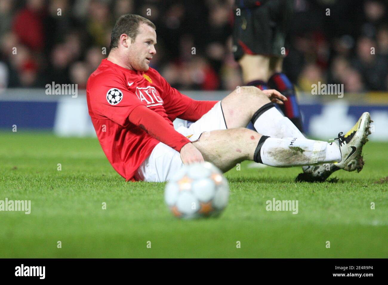 Wayne Rooney von Manchester United ist niedergeschlagen, nachdem er während der UEFA Champions League, der ersten Ausscheidungsrunde, der zweiten Etappe, Manchester United gegen Olympique Lyonnais am 4. März 2008 im Old Trafford Stadium in Manchester, Großbritannien, eine Chance verpasst hat. Manchester United gewann 1:0. Foto von Stuart Morton/Cameleon/ABACAPRESS.COM Stockfoto