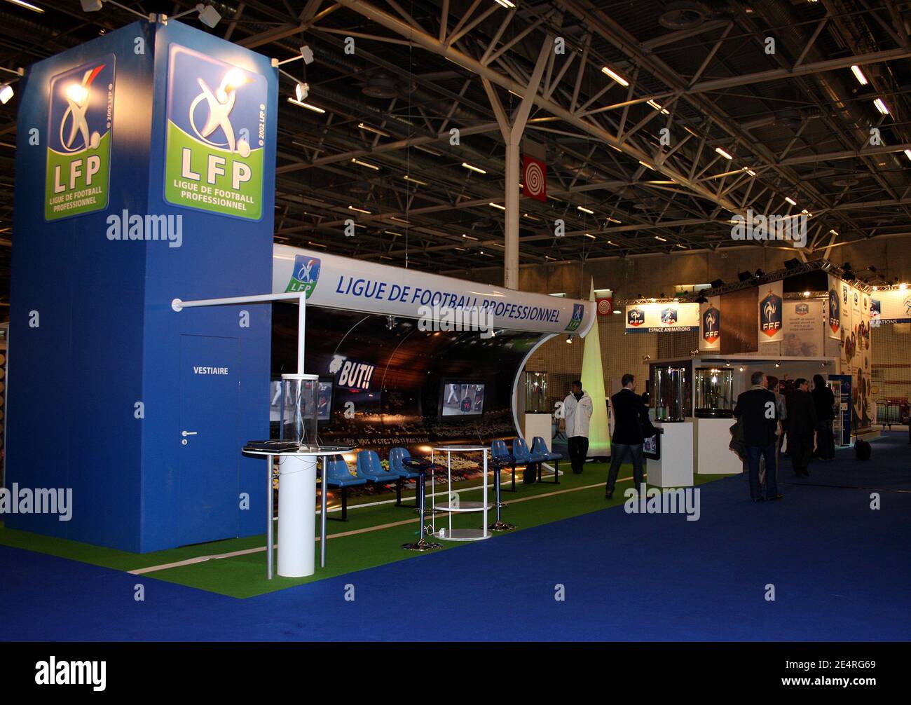 LFP (Ligue de Football Professionnel) Stand auf der Galaxy Foot Show im 'Parc des Expos in Paris, Frankreich am 9. März 2008. Foto von Michel Clementz/Cameleon/ABACAPRESS.COM Stockfoto