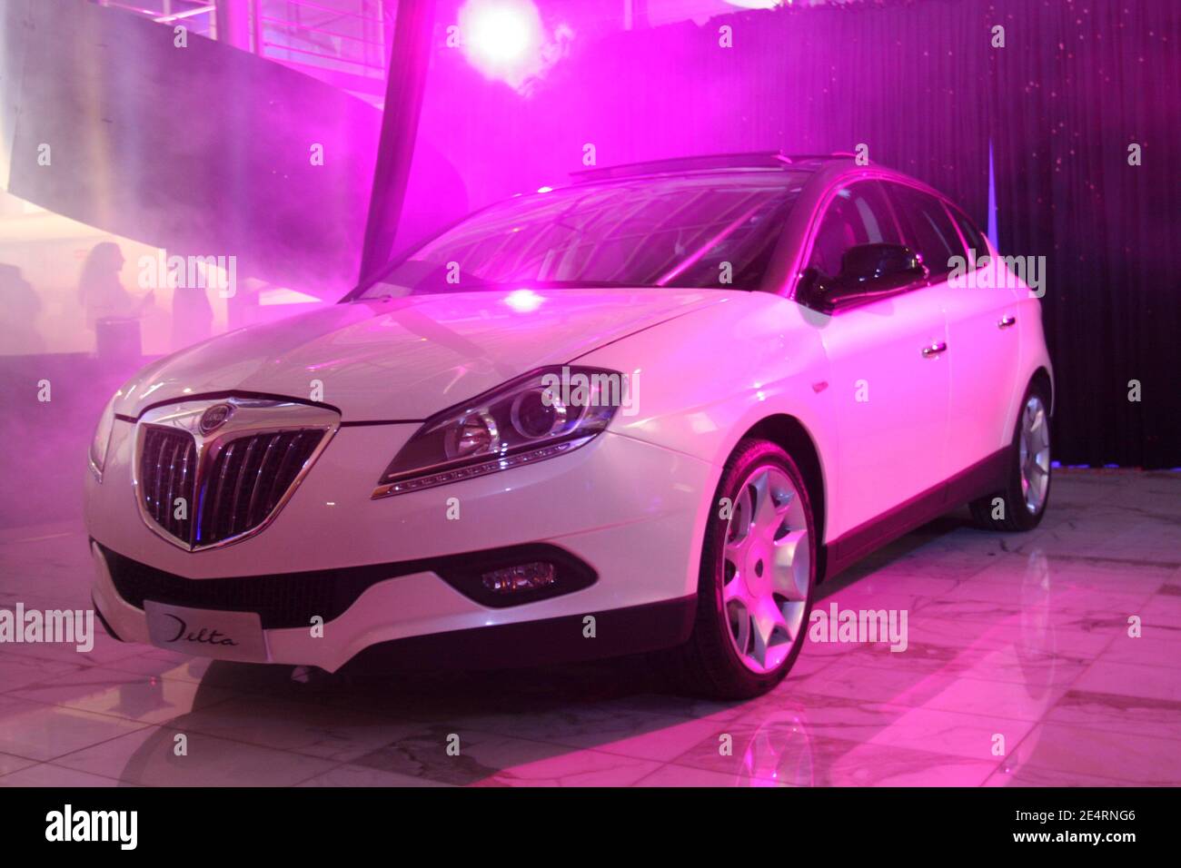 Enthüllung des neuen Lancia Delta im Ausstellungsraum 'Neubauer Lancia' in Neuilly, bei Paris, Frankreich am 21. März 2008. Foto von Benoit Pinguet/ABACAPRESS.COM Stockfoto