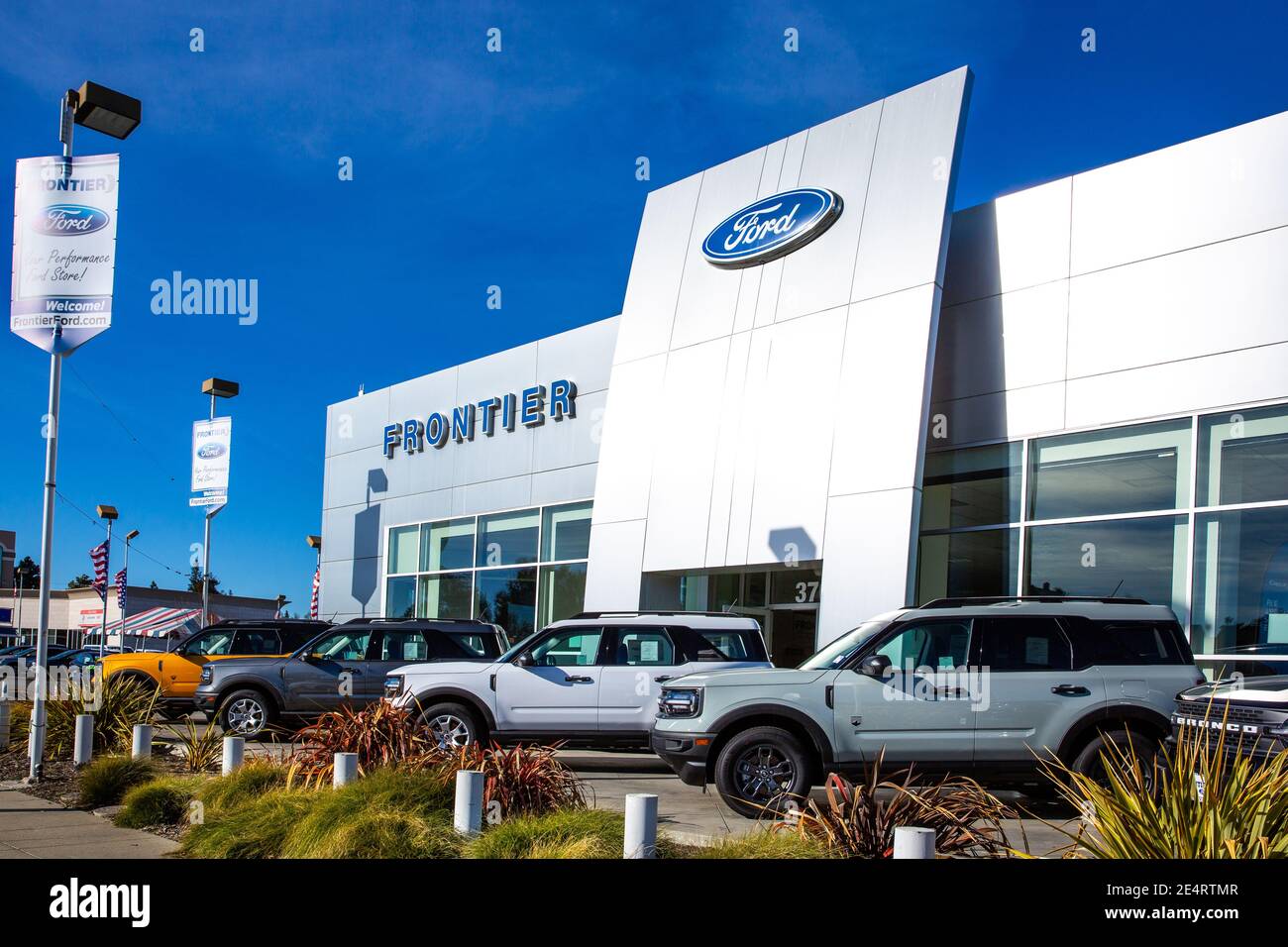 Santa Clara, CA, USA - 14. Januar 2021: Ford Motor Company Händler und Service. Amerikanischer multinationaler Autohersteller mit Hauptsitz in Michigan Stockfoto