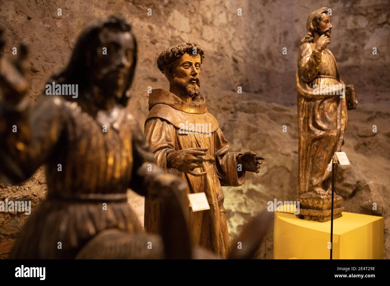 Antike religiöse Statue im Convento Santo Domingo Museum in Antigua, Guatemala, Mittelamerika Stockfoto