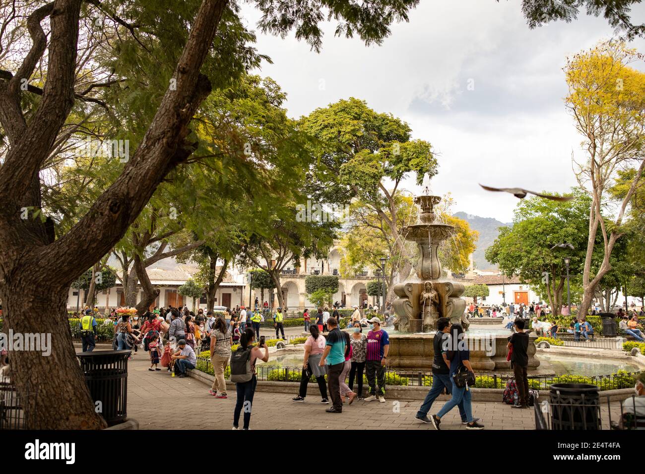 Brunnen im Parque Central, Antigua, Guatemala, Mittelamerika. Stockfoto
