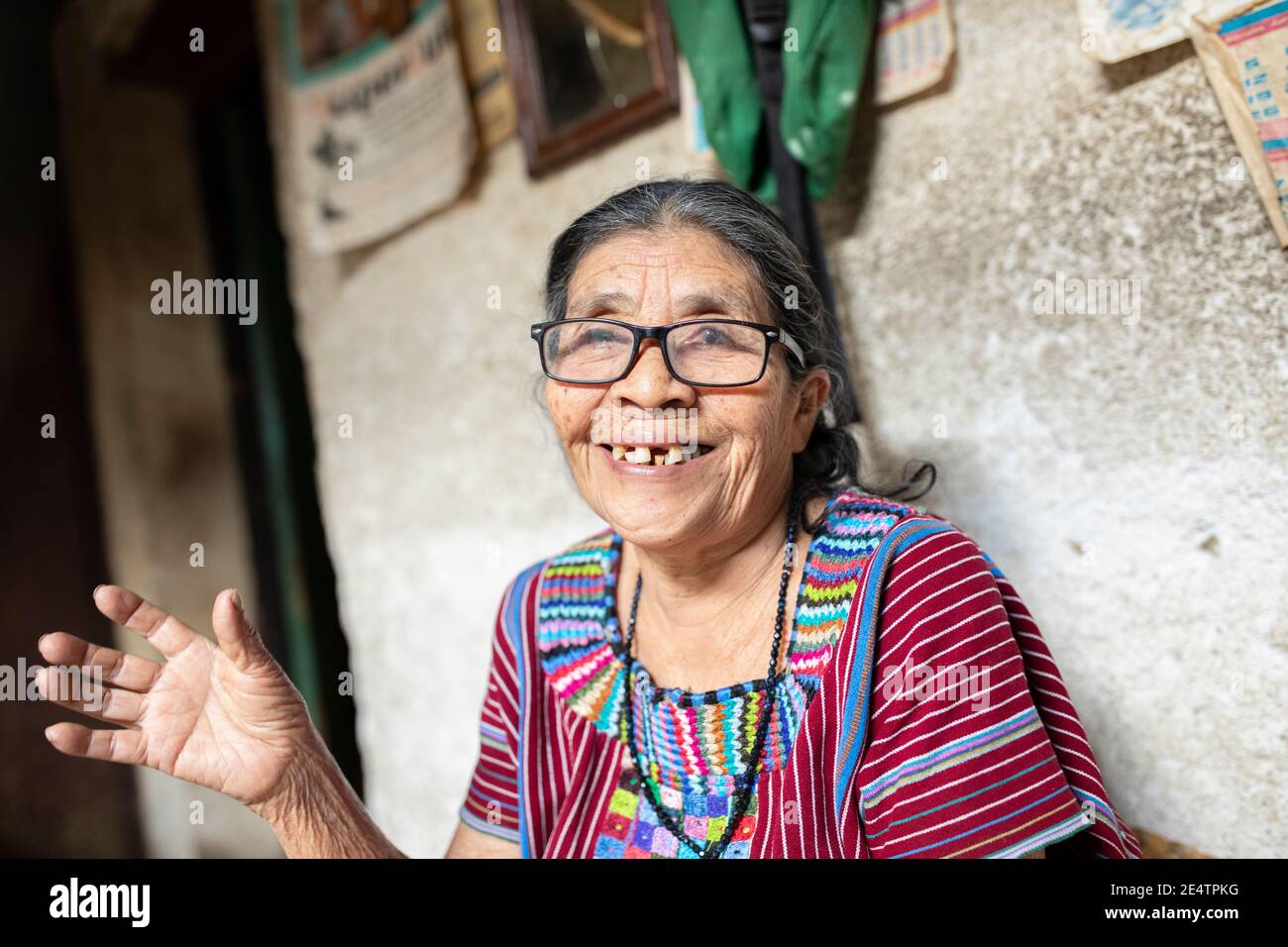 Ältere Frau in San Juan la Laguna, Guatemala., Mittelamerika. Stockfoto