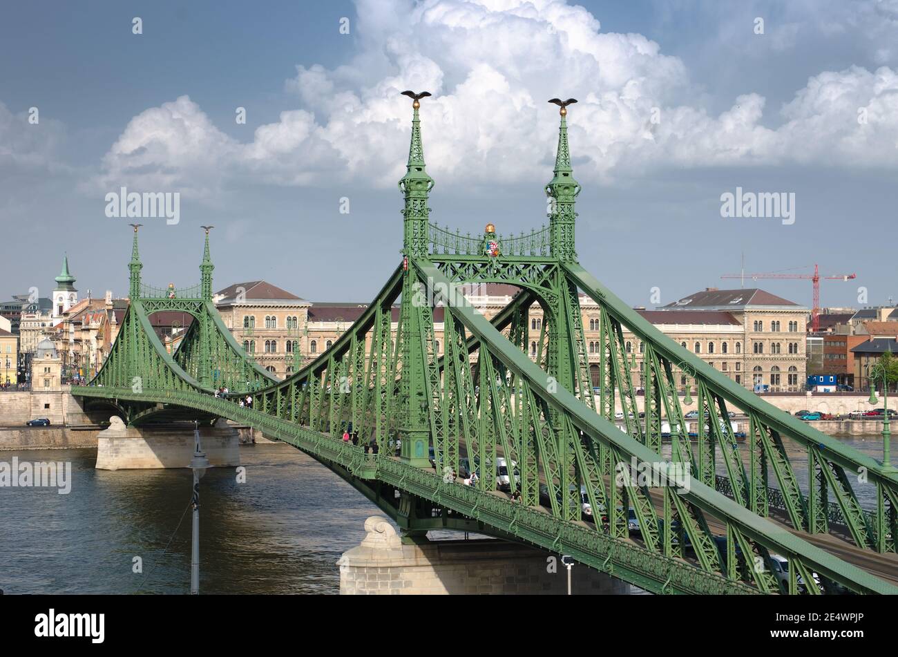 Die Freiheitsbrücke (manchmal Freiheitsbrücke) Im Jugendstil verbindet Buda und Pest über die Donau in Budapest Stockfoto