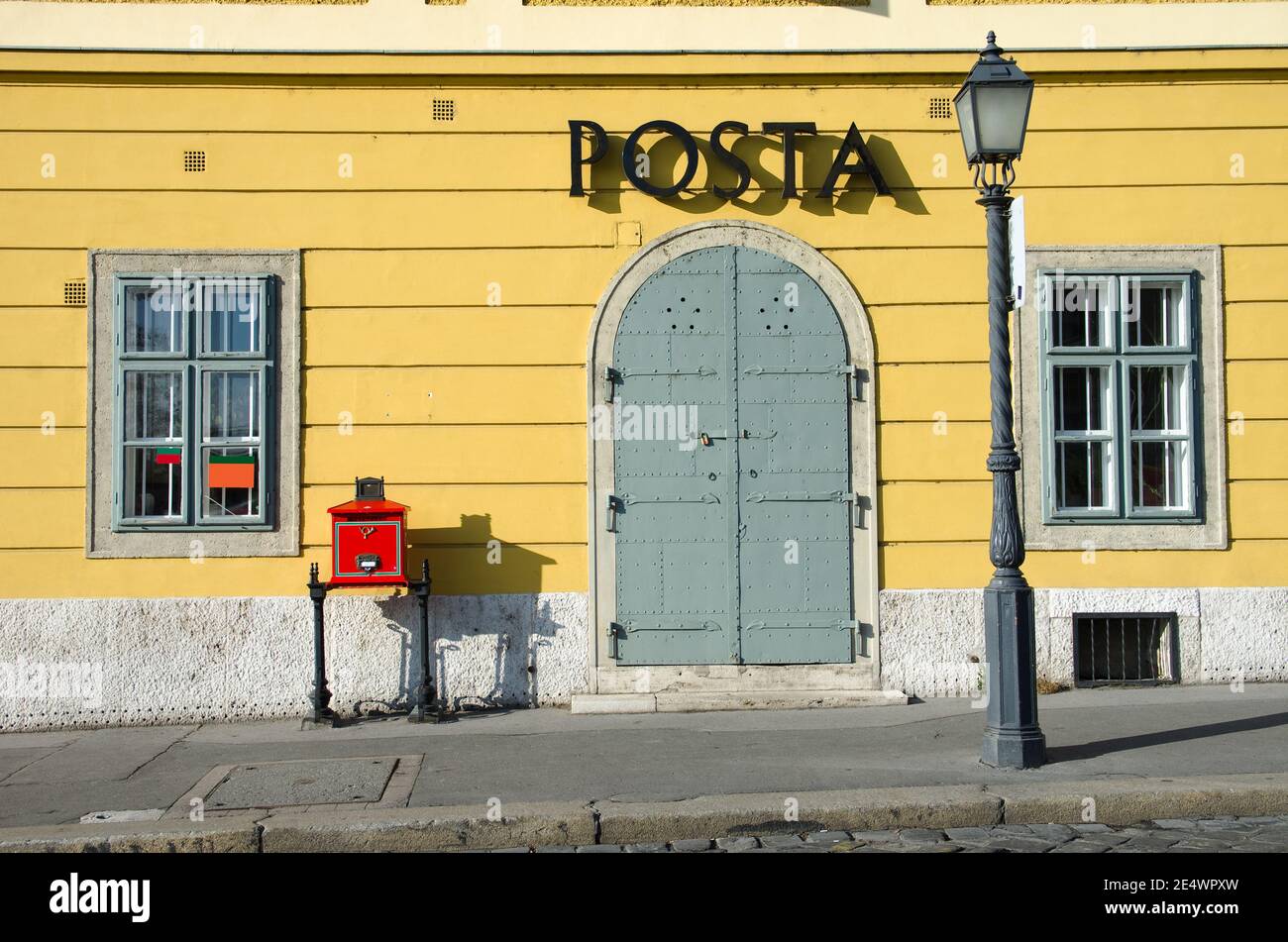 Das alte Postamt im Budapester Burgviertel Buda, berühmt für seine mittelalterlichen, barocken und 19. Jahrhundert Häuser, Kirchen und öffentlichen Gebäude Stockfoto