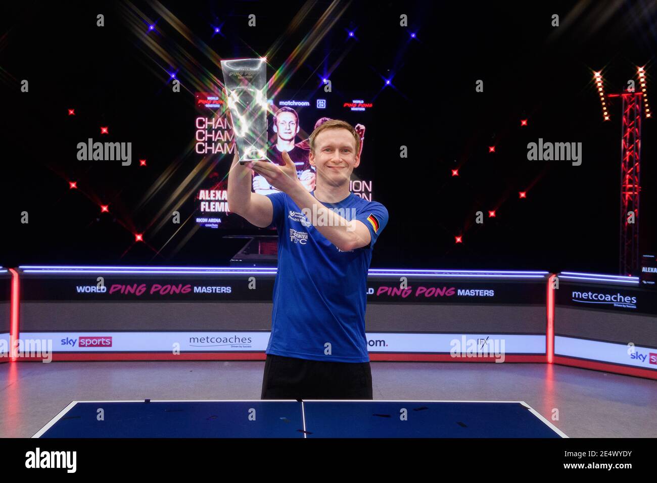 COVENTRY, GROSSBRITANNIEN. Januar 2021. Alexander Flemming (GER) feiert am Sonntag, 24. Januar 2021 in COVENTRY, ENGLAND, nach dem Gewinn des Finales beim World Ping Pong Masters 2021 in der Ricoh Arena. Kredit: Taka G Wu/Alamy Live Nachrichten Stockfoto