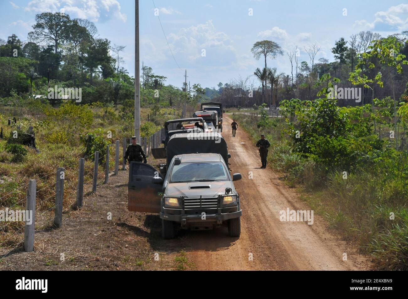 Feuerwehrleute beim Amazonas-Regenwaldbrand, Brasilien 2020 Stockfoto