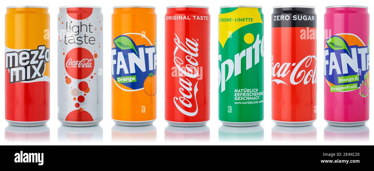 Stuttgart, 11. Januar 2021: Coca Cola Coca-Cola Fanta Sprite Produkte Limonade Softdrinks in Dosen isoliert auf weißem Hintergrund in Stuttg Stockfoto