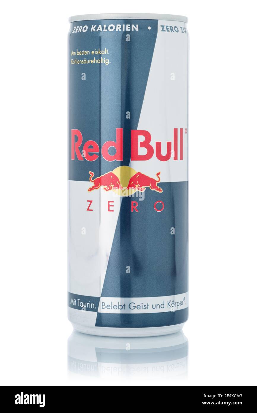 Stuttgart, 15. Januar 2021: Red Bull Energy Drink Zero Limonade Softdrink in Dose isoliert auf weißem Hintergrund in Stuttgart. Stockfoto