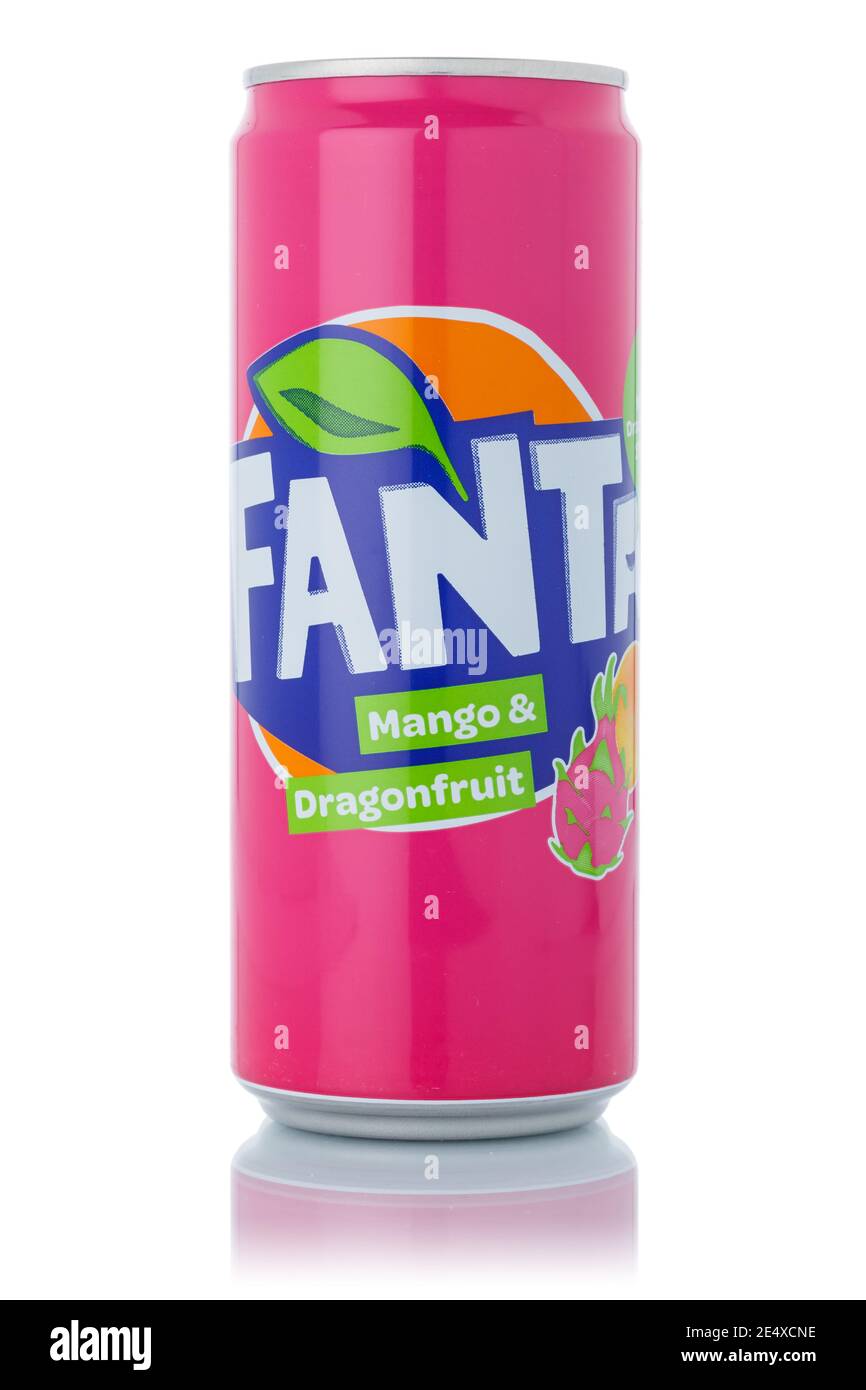 Stuttgart, 12. Januar 2021: Fanta Mango Limonade Limonade Softdrink in Dose isoliert auf weißem Hintergrund in Stuttgart in Deutschland. Stockfoto