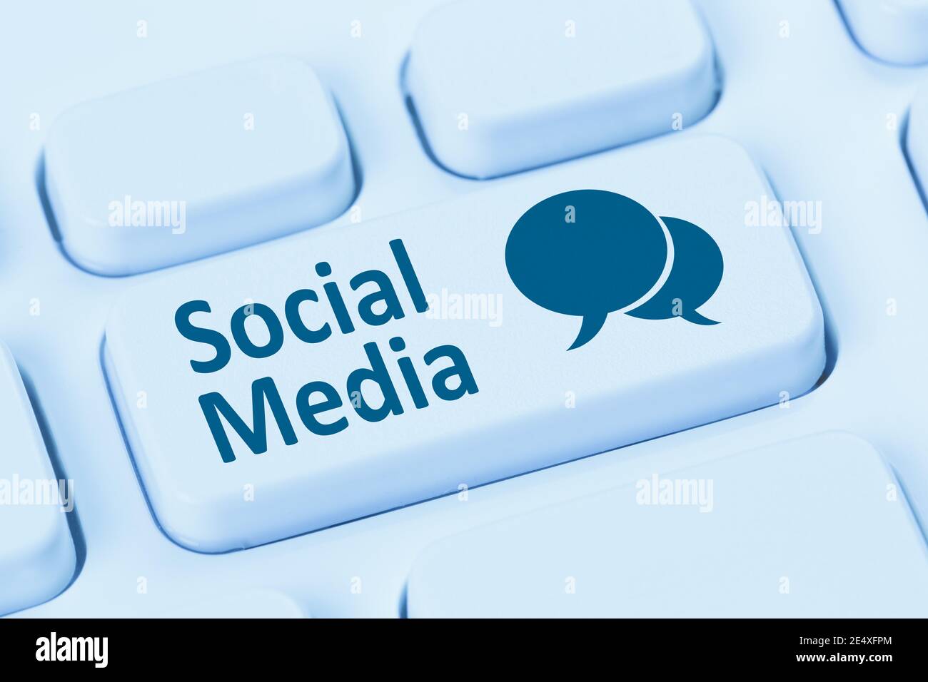 Soziale Medien Internet Netzwerk online Freunde Freundschaft Computer Tastatur Stockfoto