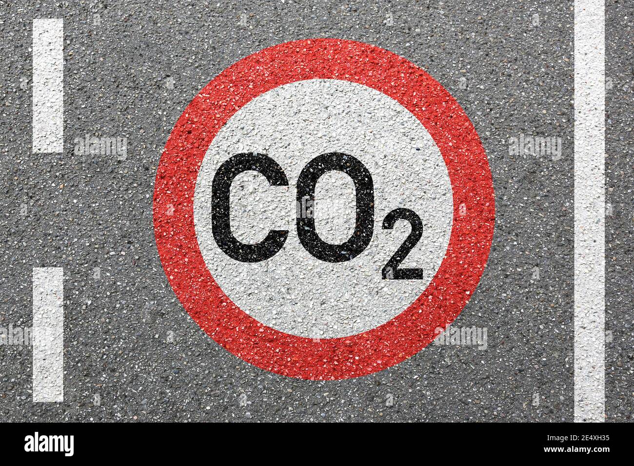 CO2-Emissionen Kohlendioxid Luftverschmutzung Reduktion Fahrverbot Zonenkonzept Stockfoto