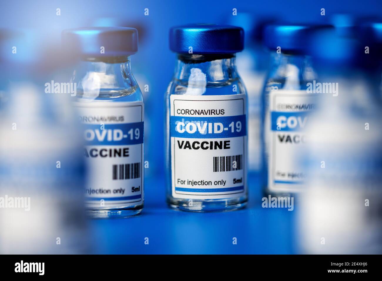 Covid-19 Impfstoff - Coronavirus Impfflaschen. Injektionsfläschchen Stockfoto