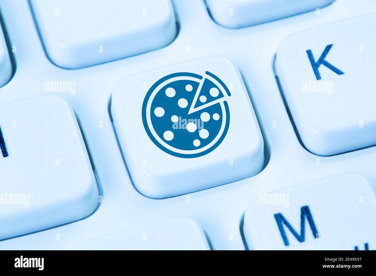 Online-Lebensmittel nach Hause Lieferung Pizza Bestellung Internet blau Symbol Computertastatur Stockfoto