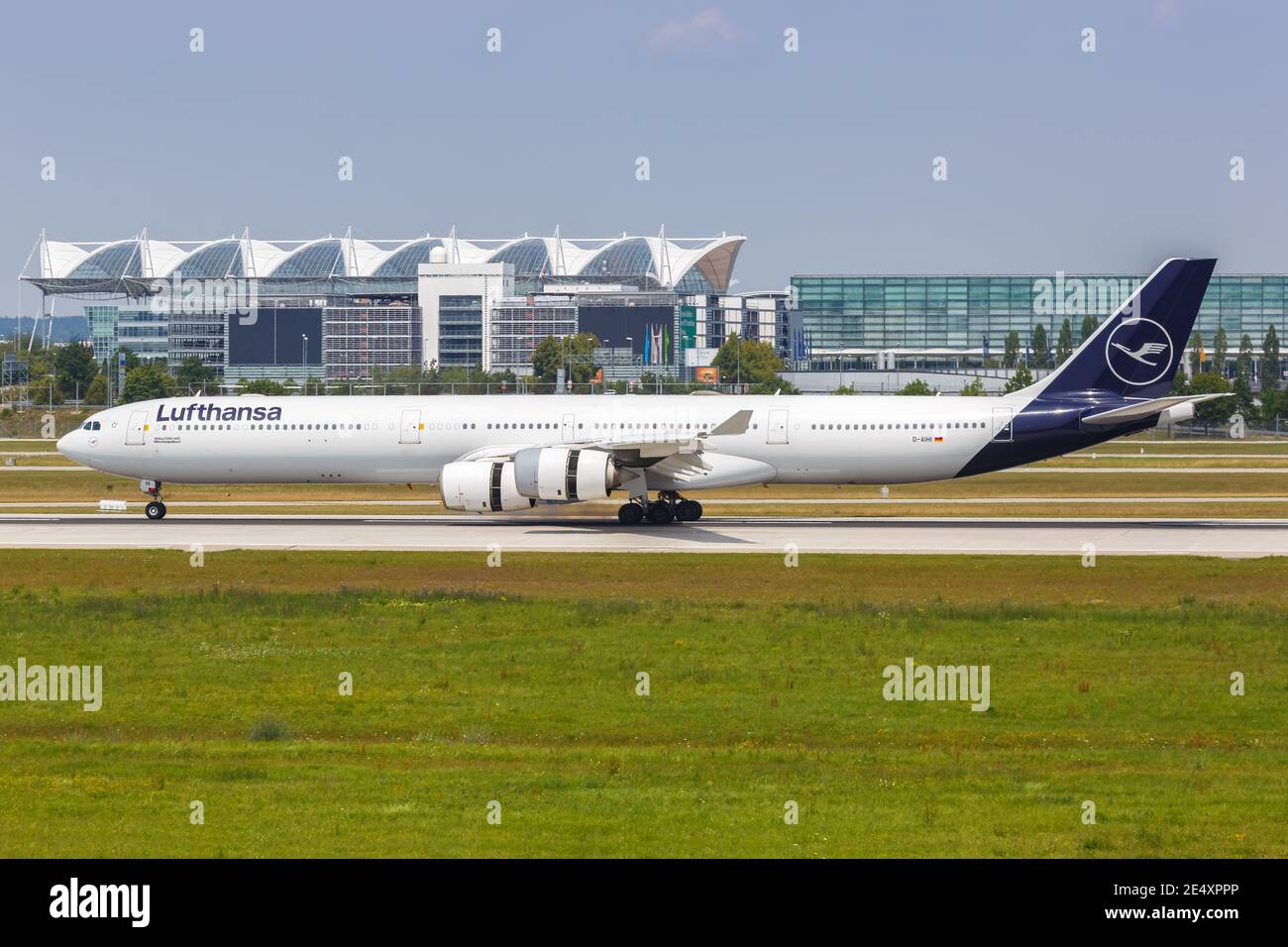 München, 20. Juli 2019: Lufthansa Airbus A340-600 am Flughafen München (MUC) in Deutschland. Airbus ist ein europäischer Flugzeughersteller BAS Stockfoto