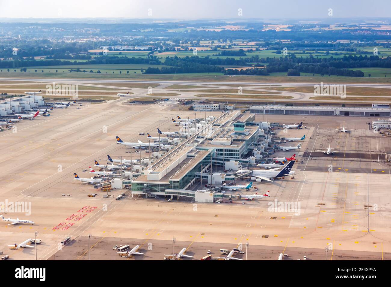 München, Deutschland - 26. Juli 2019: Übersicht Flughafen München (MUC) in Deutschland mit Satellit. Stockfoto