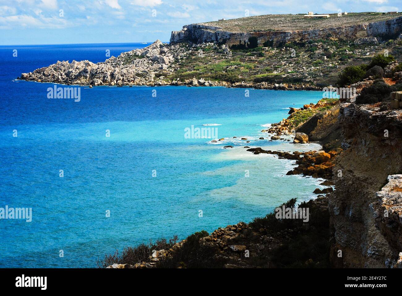 Gozo felsigen Ufer der Hang Blick von Tal Maixta Höhle Stockfoto