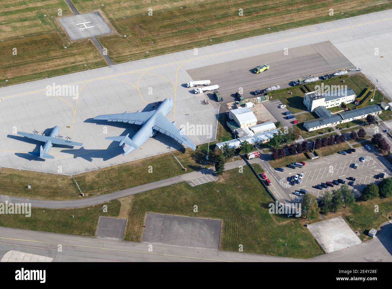 Stuttgart, Deutschland – 2. September 2016: US Air Force Lockheed Super Galaxy Militärflugzeug am Flughafen Stuttgart (STR) in Deutschland. Stockfoto