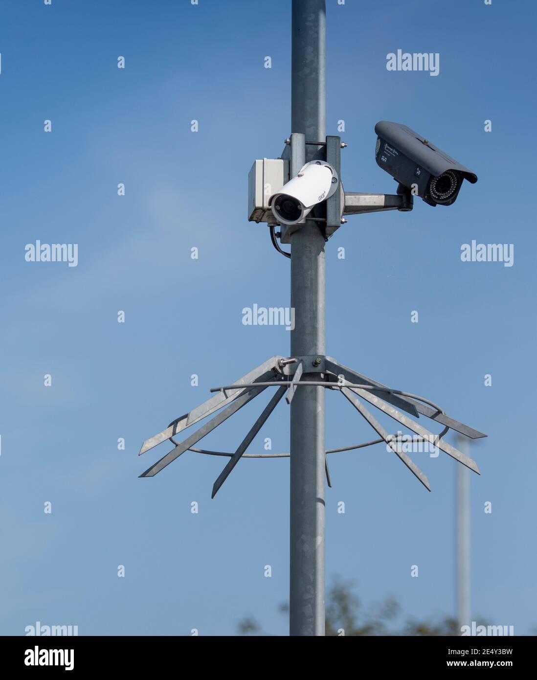 Sicherheitskameras in einem Gewerbegebiet, Darlington, Großbritannien. Stockfoto